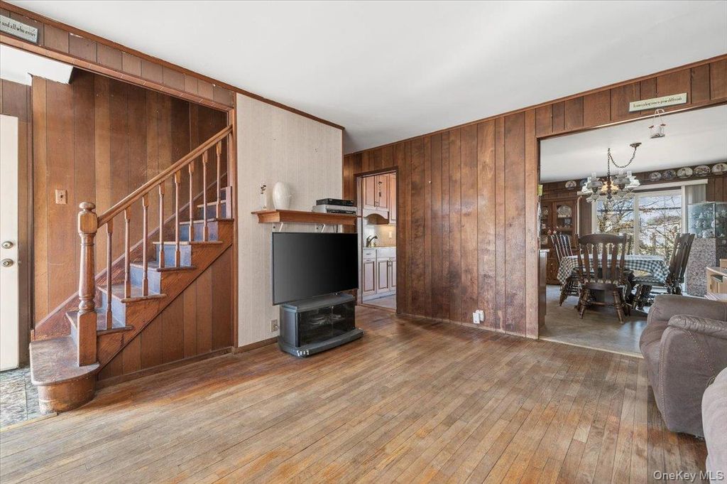 Photo of 9 Stanford Lane, Hicksville, NY 11801 (MLS # 949392)