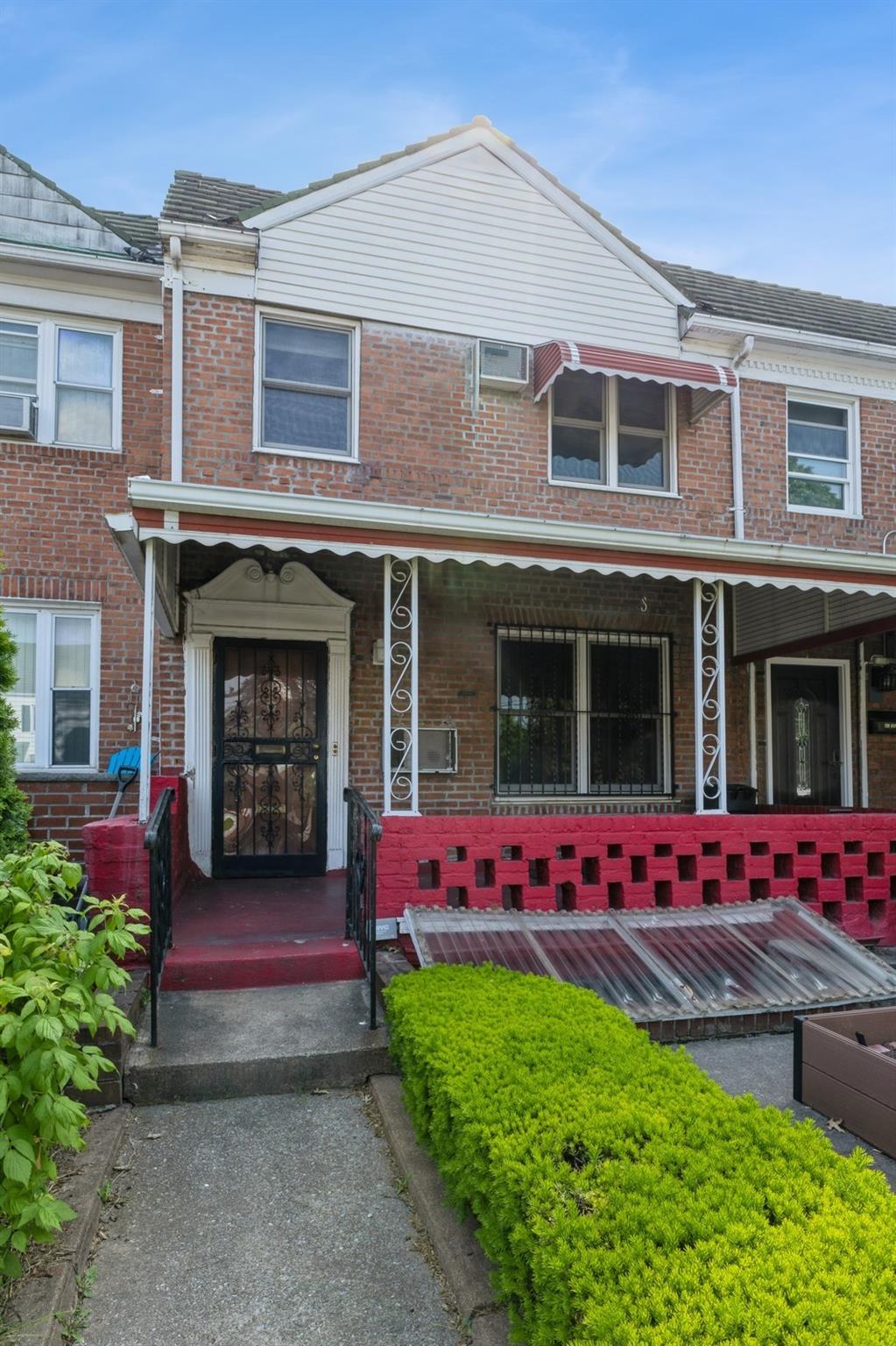 82nd Place, Middle Village, Queens, NY - 3 Bedrooms  
2 Bathrooms - 