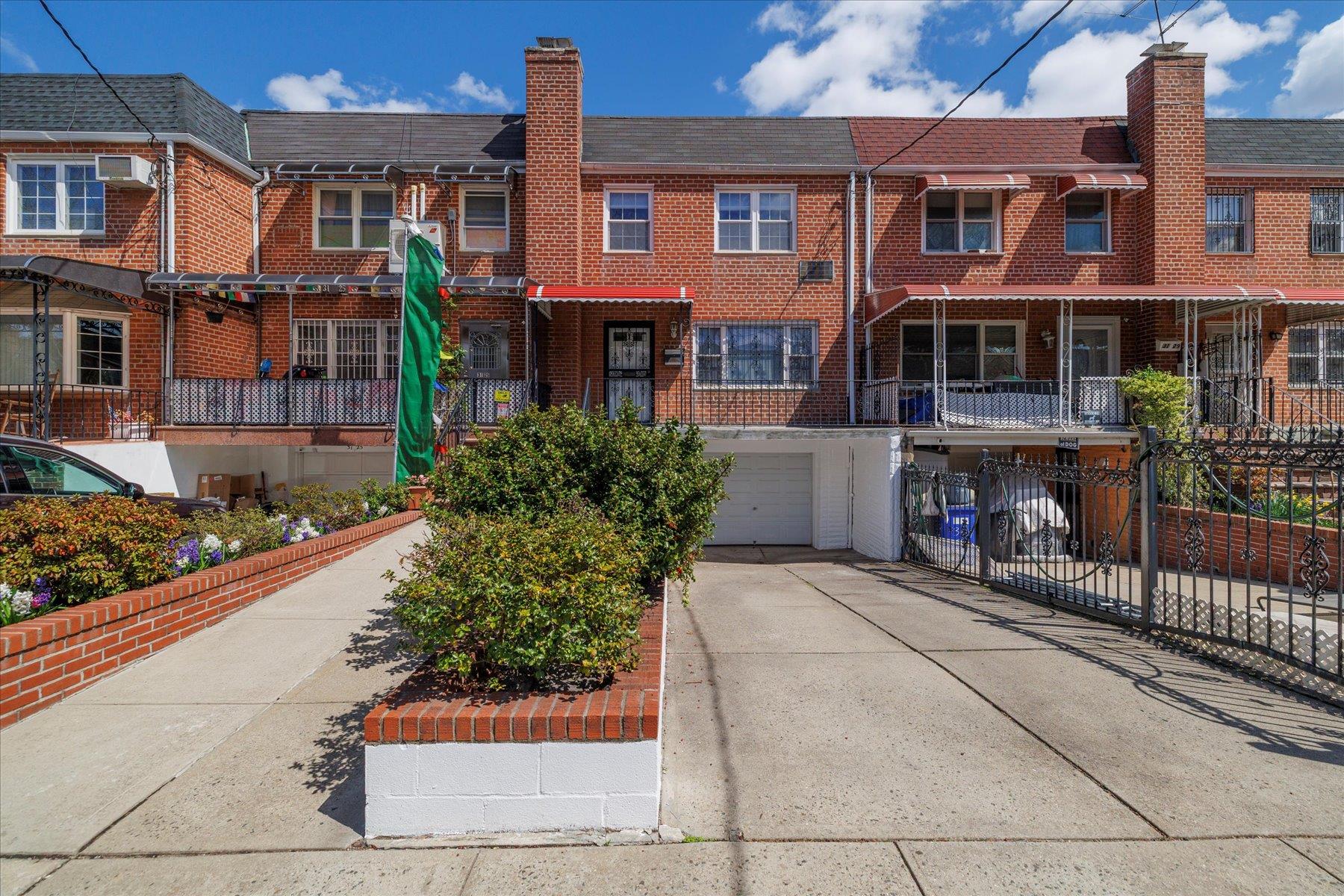 Property for Sale at 75th Street, East Elmhurst, Queens, NY - Bedrooms: 3 
Bathrooms: 2 
Rooms: 6  - $950,000
