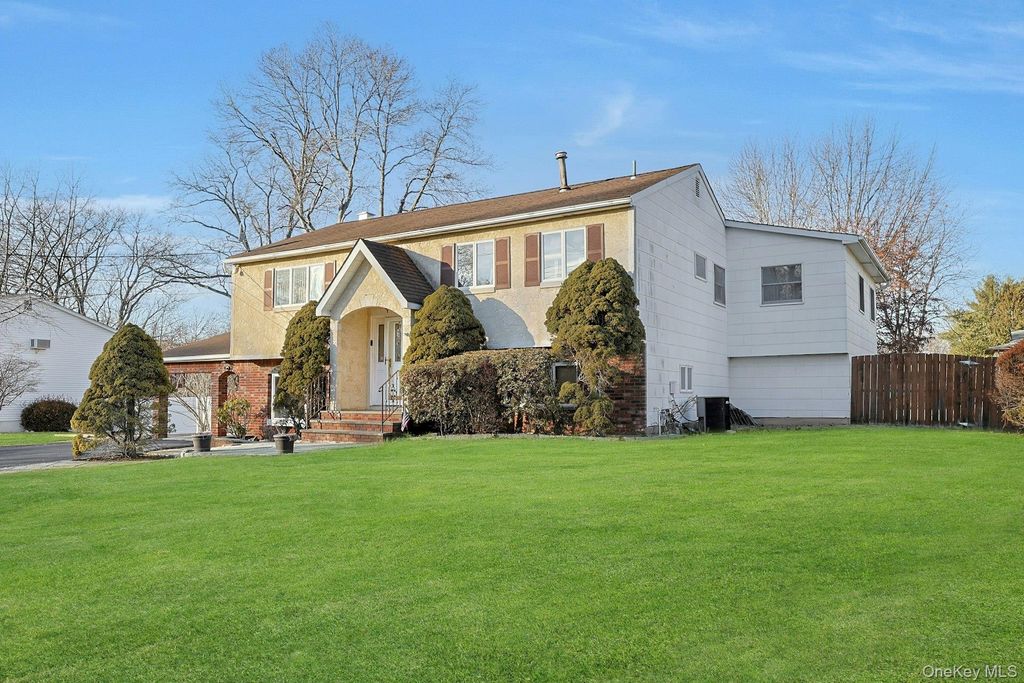 Photo of 25 Tennyson Drive, Nanuet, NY 10954 (MLS # 997653)