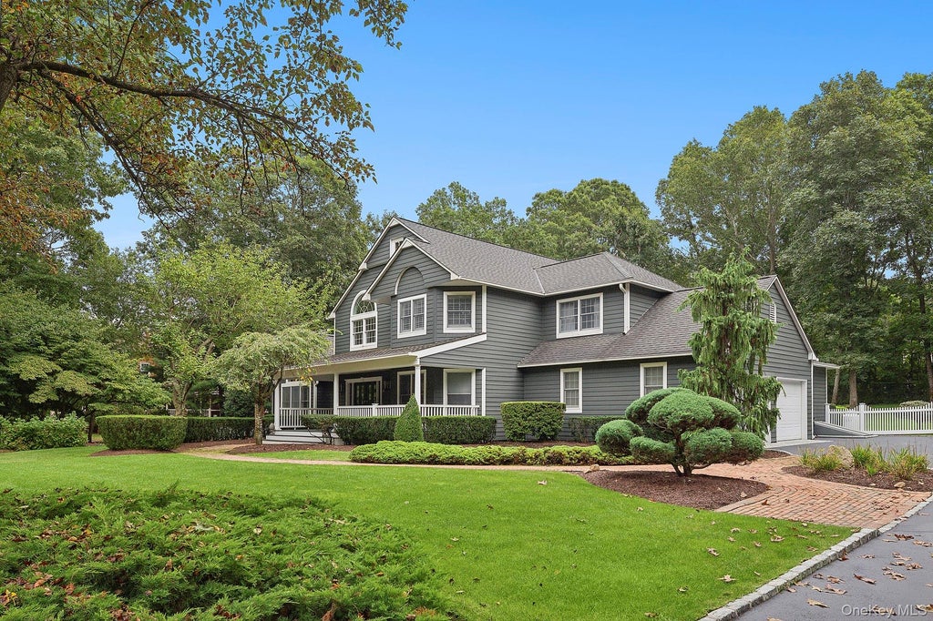 Photo of 4 Saddlebrook Lane, Manorville, NY 11949 (MLS # 1055656)