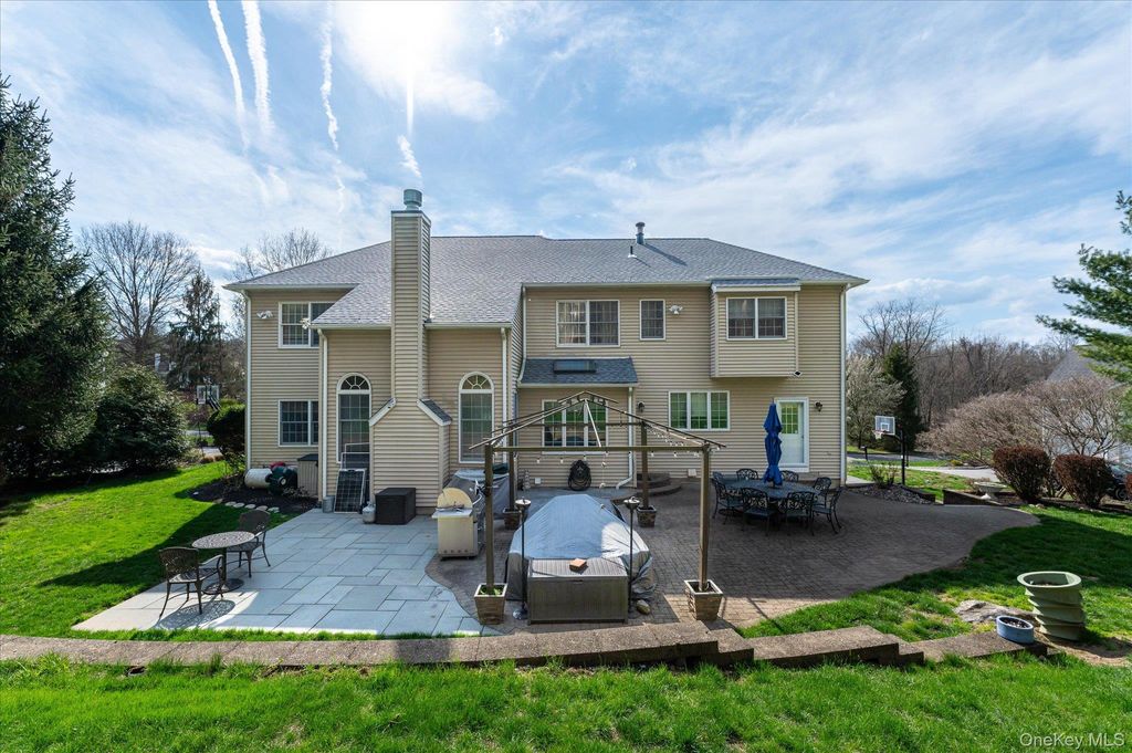 Photo of 15 Hallocks Run, Somers, NY 10589 (MLS # 985960)