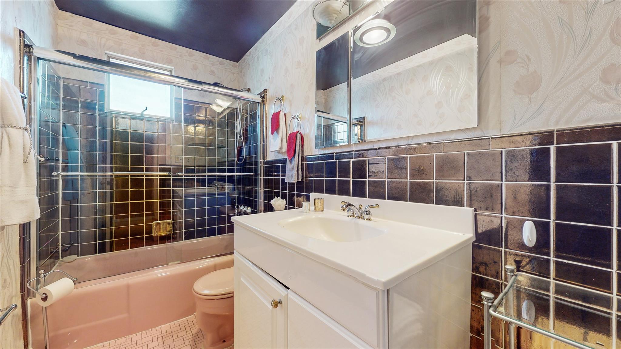 52-04 Redfield Street St, Douglaston, New York image 17