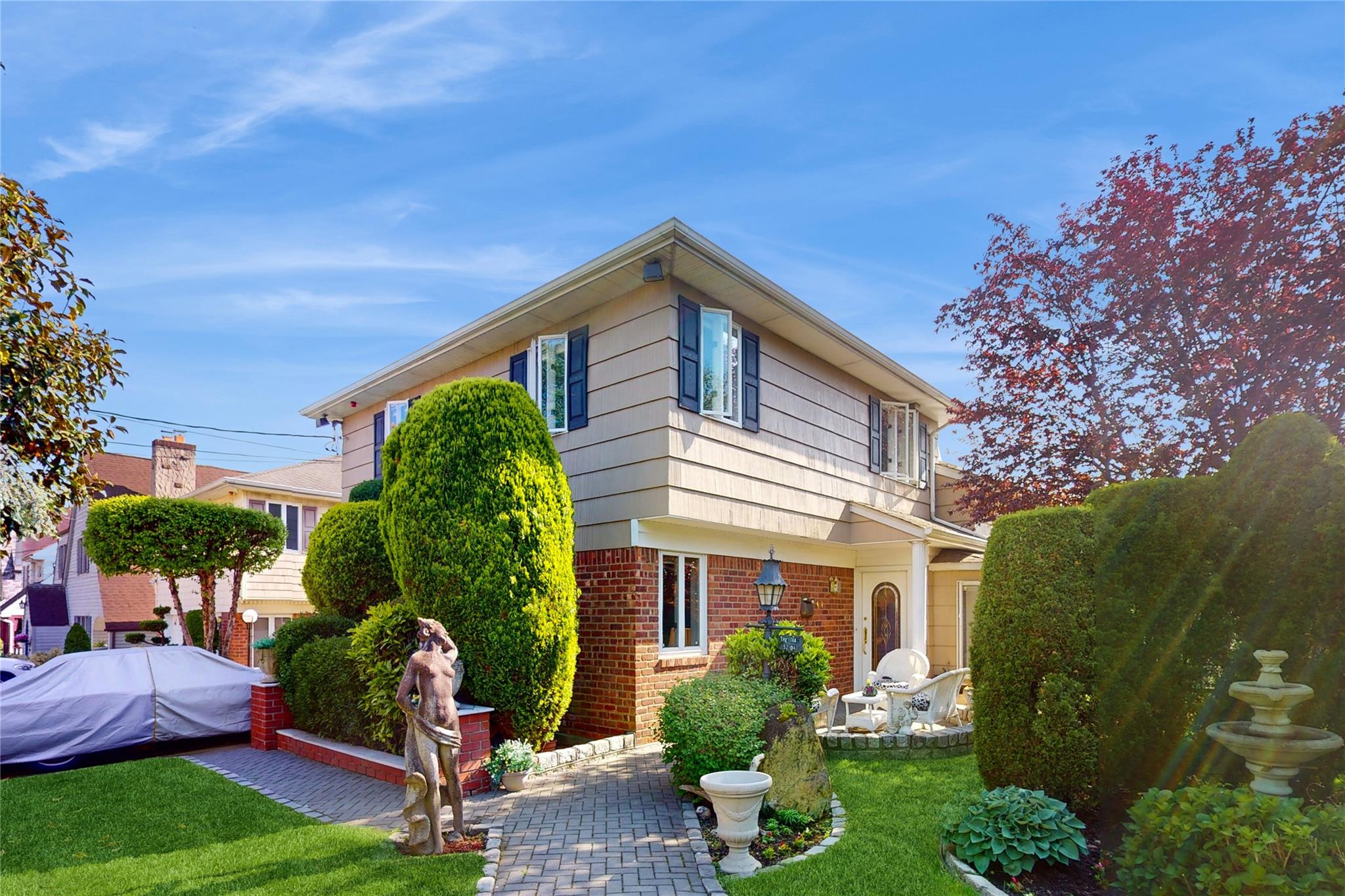 Redfield Street St, Douglaston, Queens, NY - 5 Bedrooms  
3 Bathrooms  
13 Rooms - 