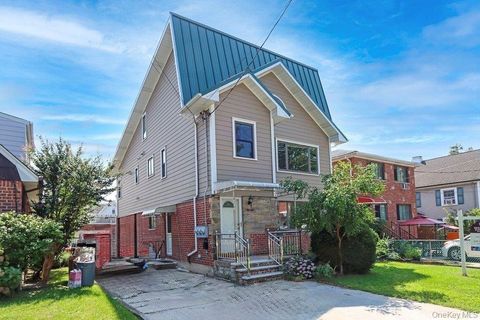 Photo of 147-22 Ash Avenue, Flushing, NY 11355 (MLS # 967906)