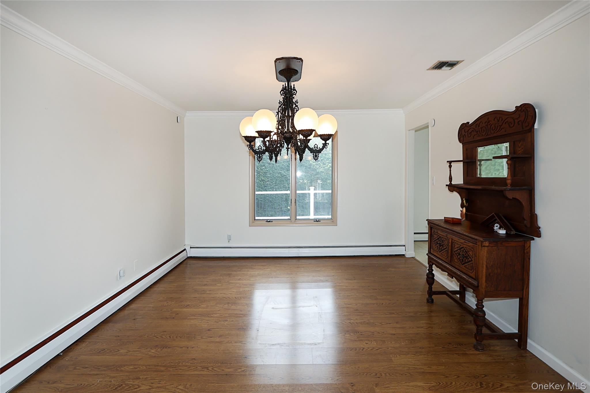 Woodbury, New York 11797, United States, 4 Bedrooms Bedrooms, ,3 BathroomsBathrooms,Residential,Active,207305