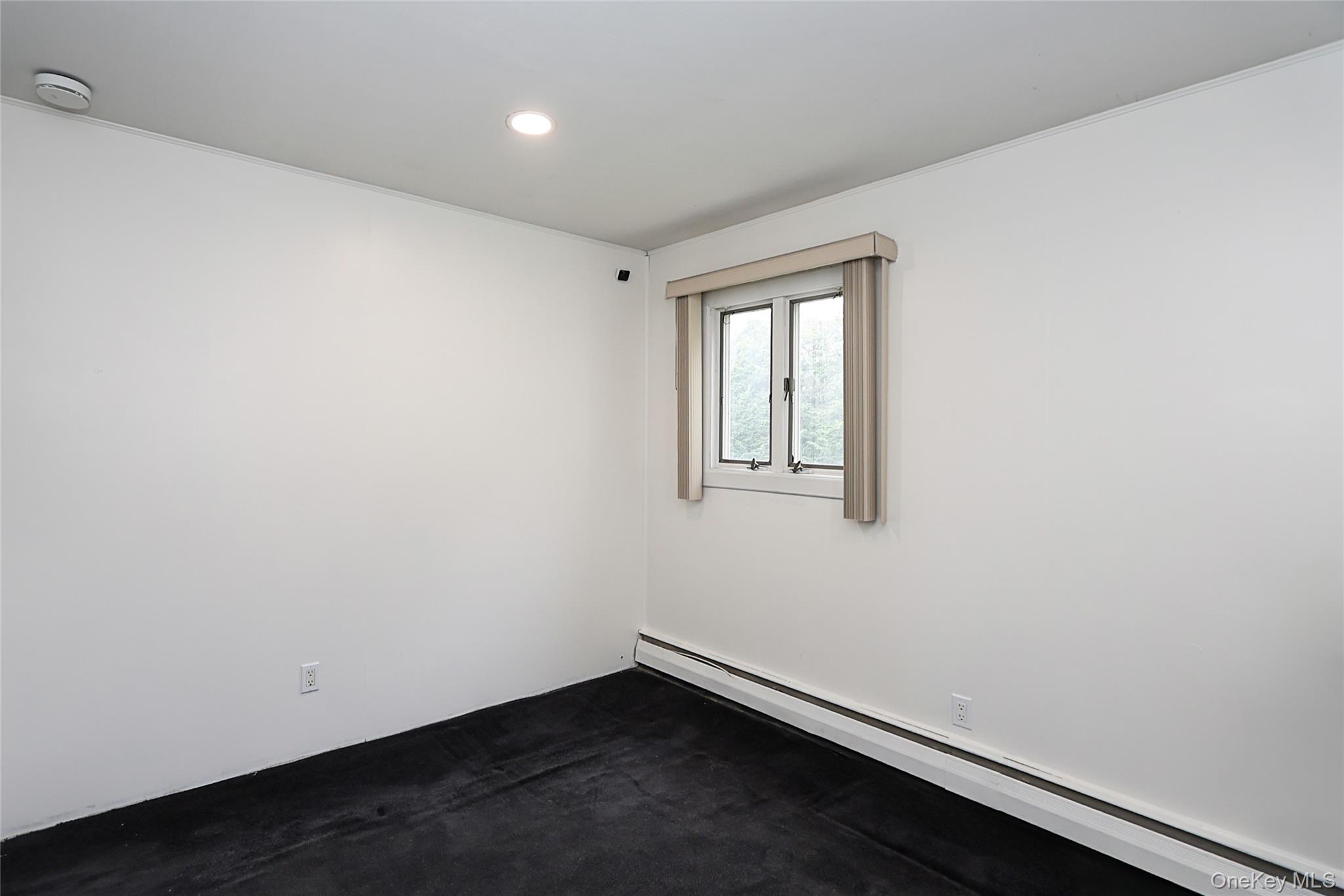 Woodbury, New York 11797, United States, 4 Bedrooms Bedrooms, ,3 BathroomsBathrooms,Residential,Active,207305