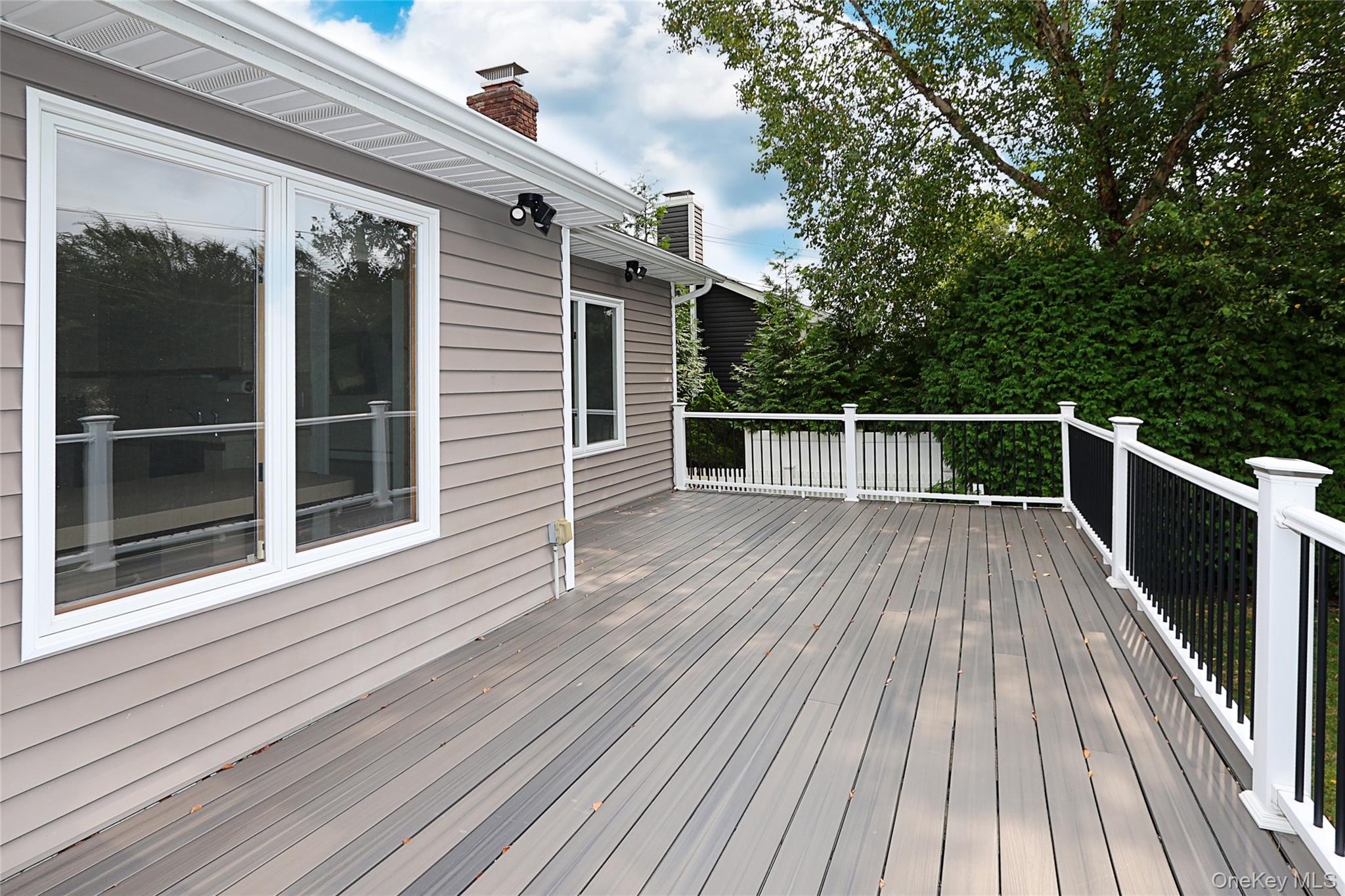 Woodbury, New York 11797, United States, 4 Bedrooms Bedrooms, ,3 BathroomsBathrooms,Residential,Active,207305