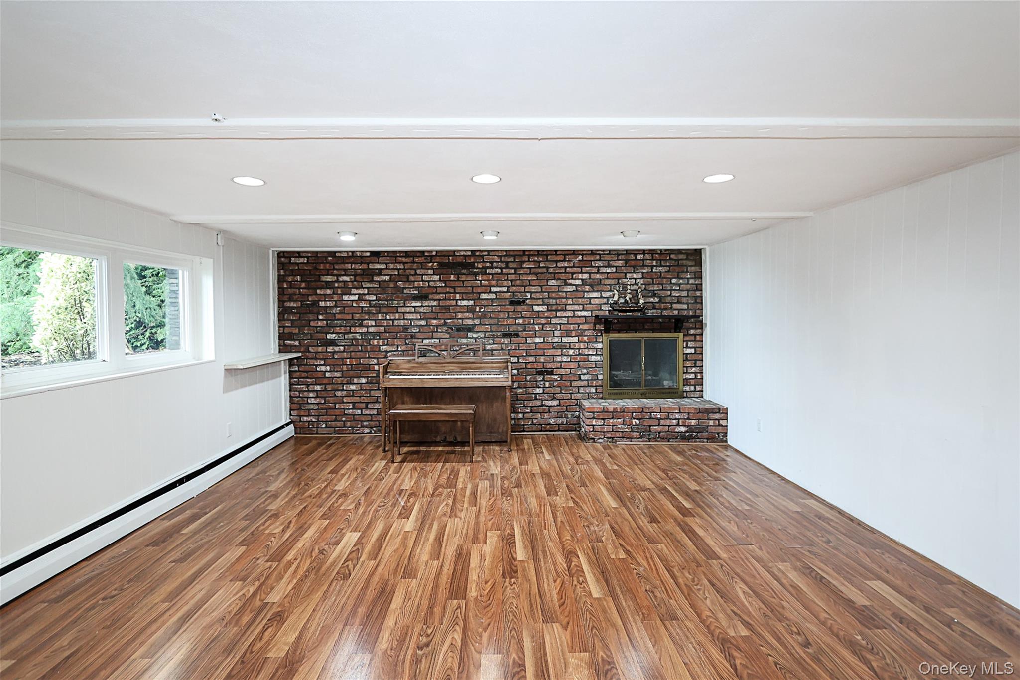 Woodbury, New York 11797, United States, 4 Bedrooms Bedrooms, ,3 BathroomsBathrooms,Residential,Active,207305