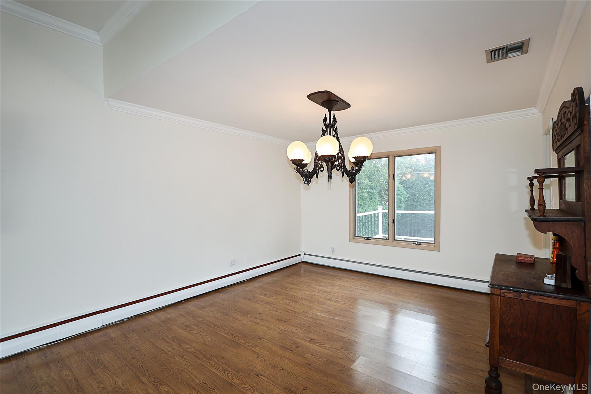 Woodbury, New York 11797, United States, 4 Bedrooms Bedrooms, ,3 BathroomsBathrooms,Residential,Active,207305