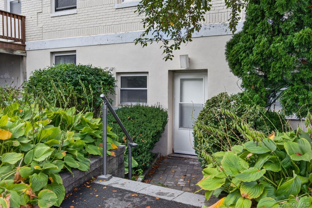 Photo of 3 Waterview Estate, Peekskill, NY 10566 (MLS # 1050130)