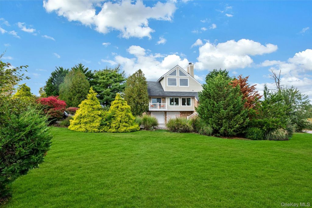 Photo of 33 Old Canoe Place Road, Hampton Bays, NY 11946 (MLS # 951716)