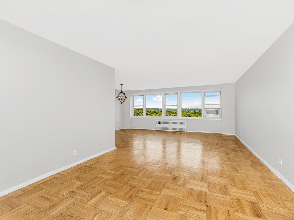 Property for Sale at Henry Hudson Parkway 1206, Bronx, New York - Bedrooms: 2 
Bathrooms: 2 
Rooms: 5  - $489,000