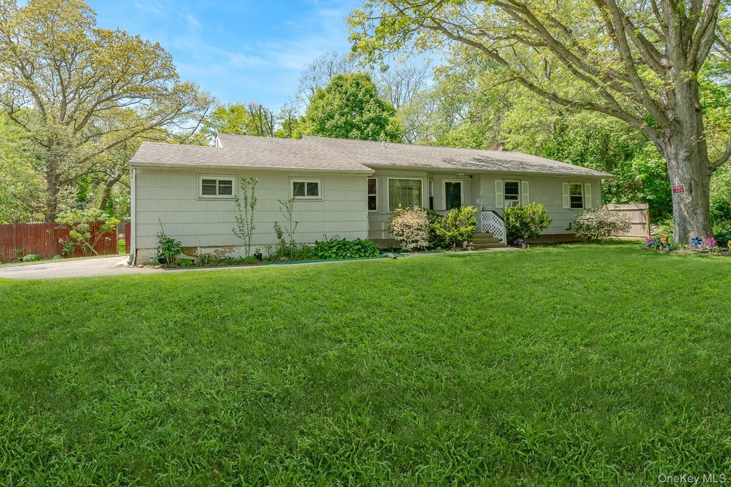 Photo of 103 Gates Avenue, Central Islip, NY 11722 (MLS # 1057202)