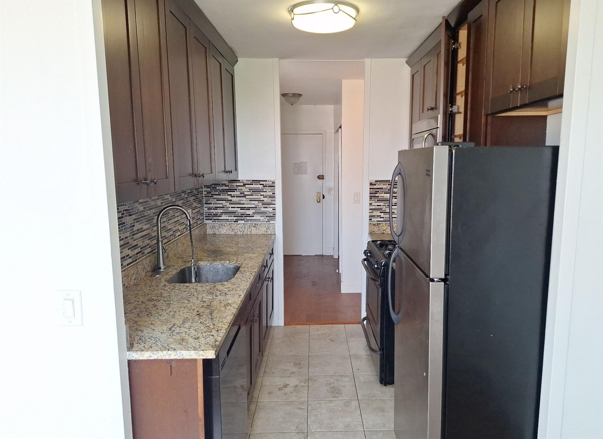 825 Morrison Avenue 16M