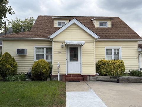 Photo of 184 Horton Avenue, Lynbrook, NY 11563 (MLS # 1047219)