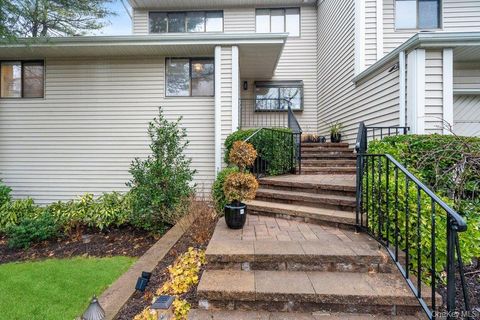 39 Chestnut Lane Woodbury NY 11797