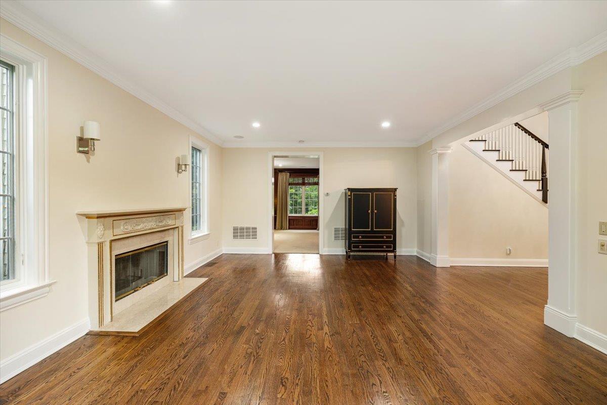 17 Rose Hill Drive, Manhasset, New York image 6