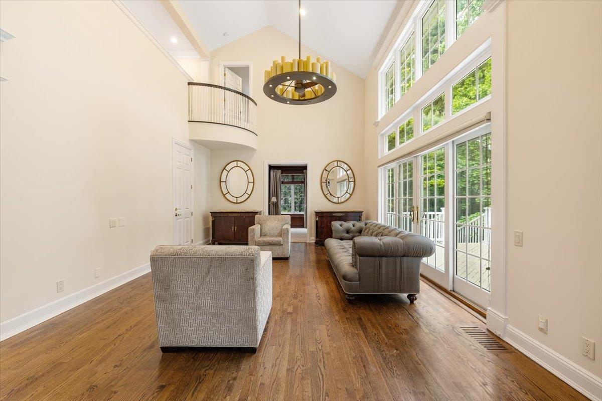 17 Rose Hill Drive, Manhasset, New York image 12