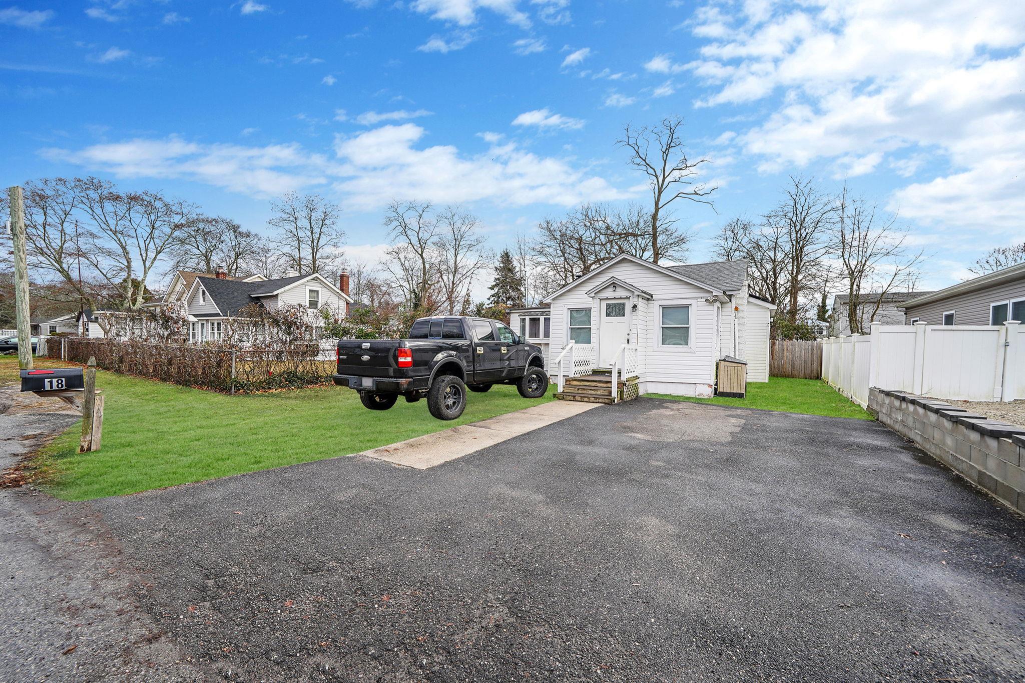 18 Cedar Road, Mastic Beach, New York image 2