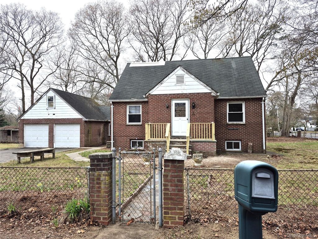 Photo of 25 Revilo Avenue, Shirley, NY 11967 (MLS # 987317)