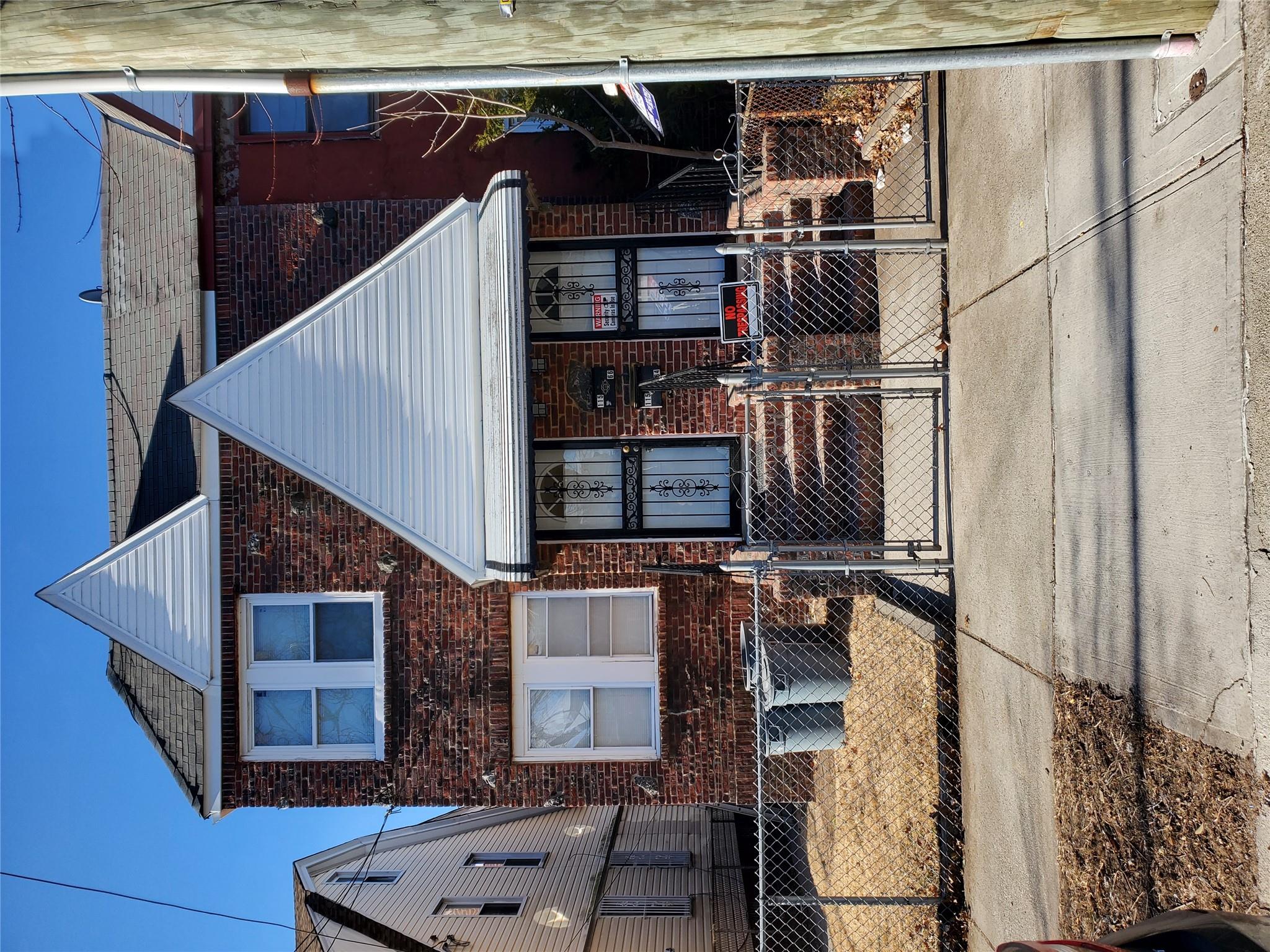 Property for Sale at Newburgh Street, Saint Albans, Queens, NY - Bedrooms: 6 
Bathrooms: 4  - $1,195,000