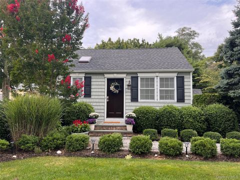 49 Fanning Hampton Bays NY 11946