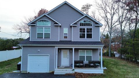 Photo of 2 Winfield Davis Drive, Coram, NY 11727 (MLS # 933407)