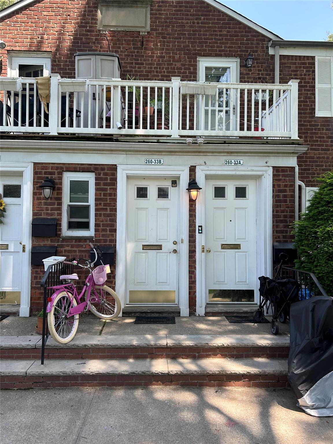 74 Avenue 33 B 2nd F, Glen Oaks, Queens, NY - 2 Bedrooms  
1 Bathrooms  
4 Rooms - 