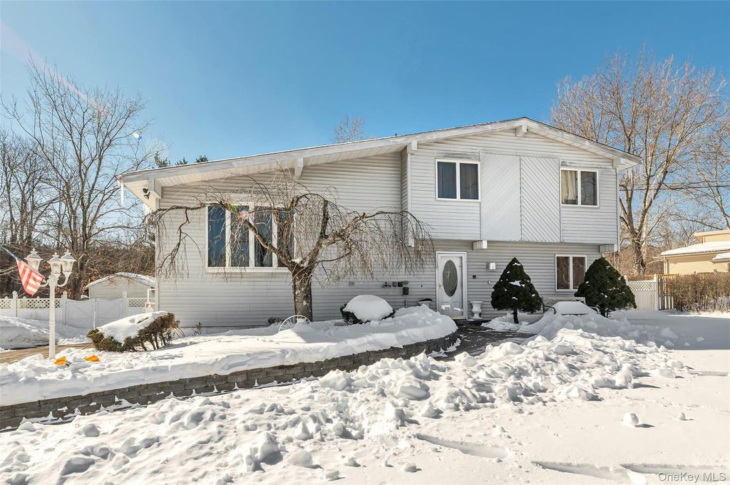 Photo of 7 Cherrywood Drive, Goshen, NY 10924 (MLS # 958900)