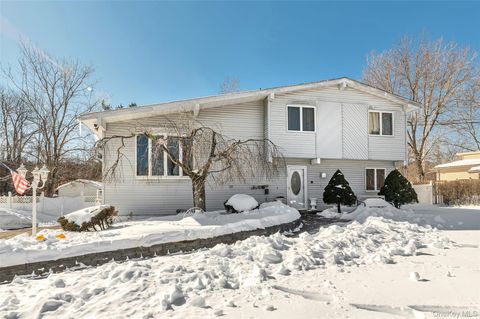 Photo of 7 Cherrywood Drive, Goshen, NY 10924 (MLS # 958900)