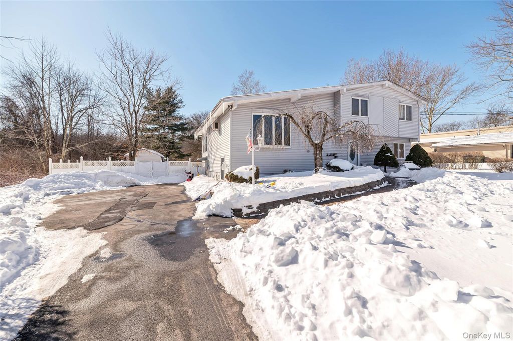 Photo of 7 Cherrywood Drive, Goshen, NY 10924 (MLS # 958900)