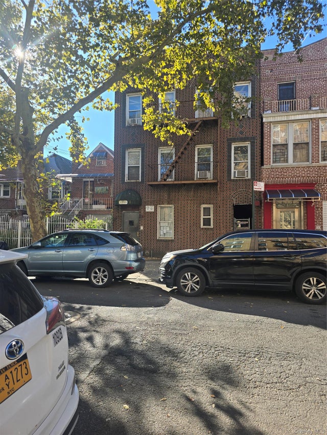 1249 Leland Ave