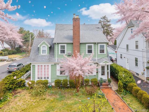 11 Baker Hill Road Great Neck NY 11023