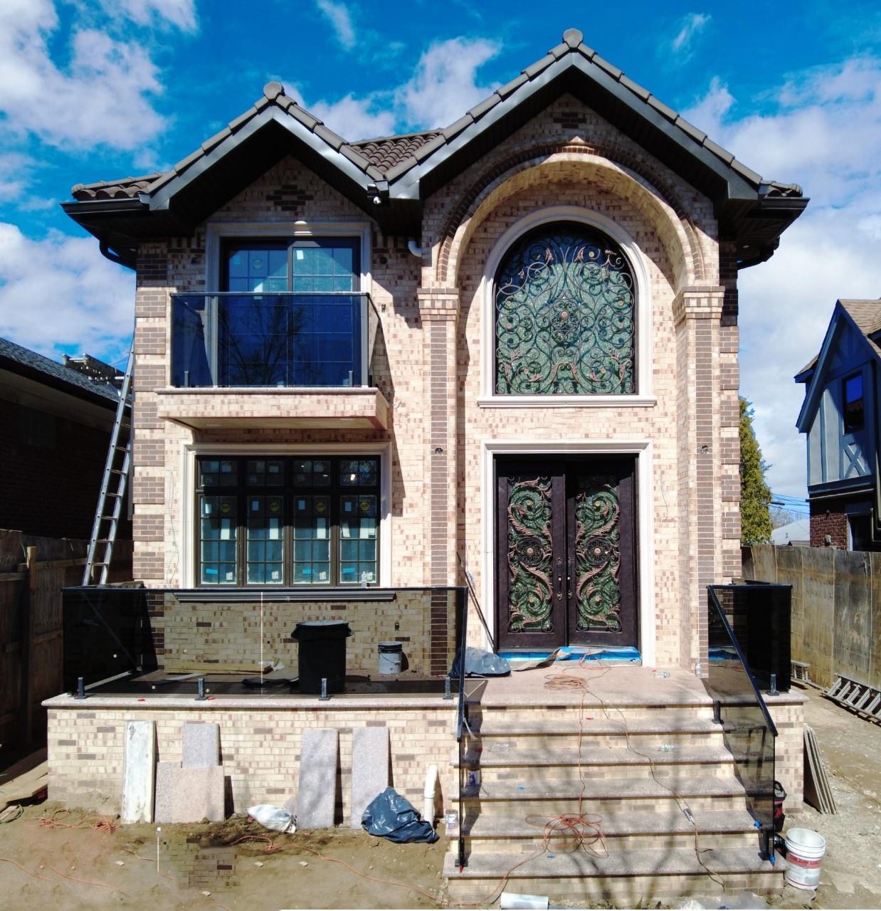 28th Avenue, Flushing, Queens, NY - 3 Bedrooms  
4 Bathrooms  
7 Rooms - 