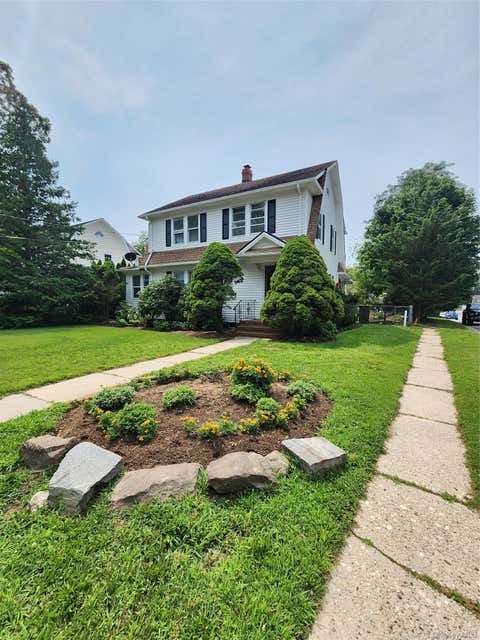 Photo of 41 Prospect Place, Riverhead, NY 11901 (MLS # 1037571)