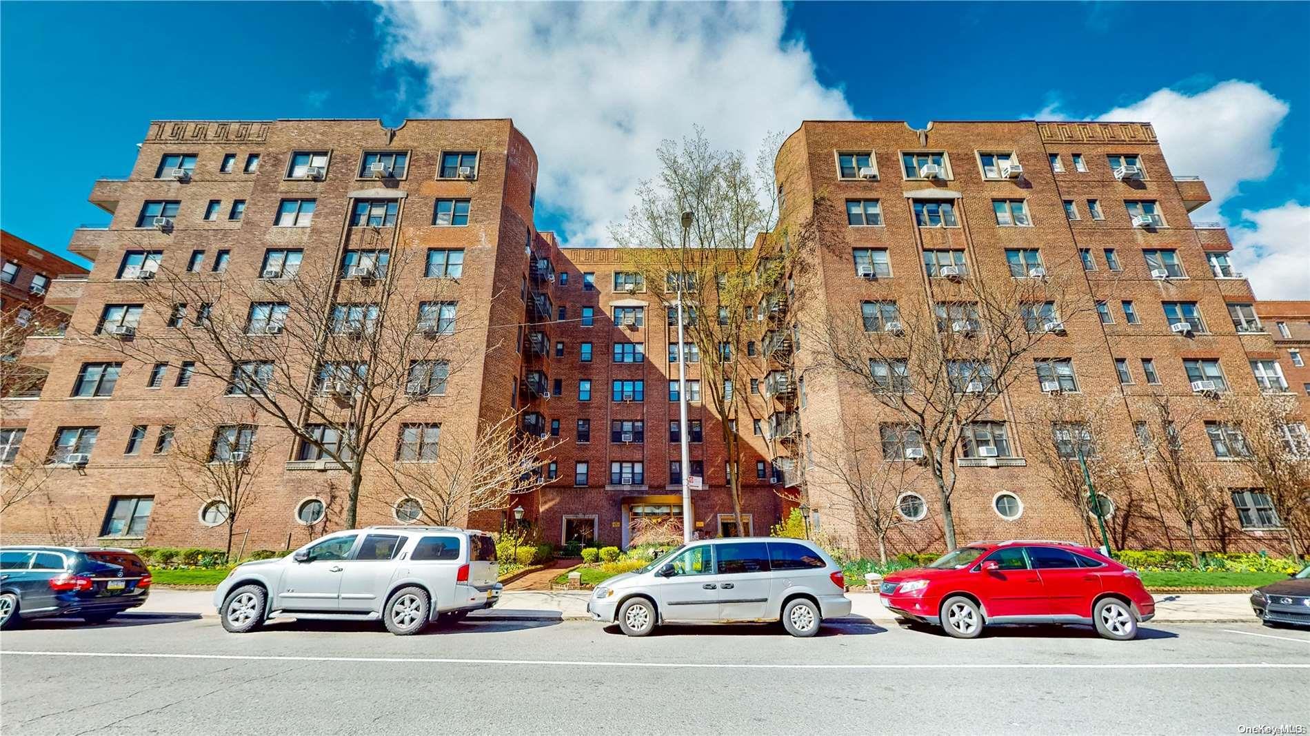 Yellowstone Blvd 303, Forest Hills, Queens, NY - 2 Bedrooms  
2 Bathrooms - 