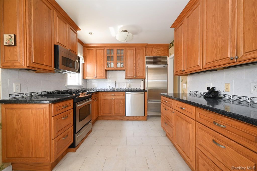 Photo of 47-36 196th Street, Flushing, NY 11358 (MLS # 986496)