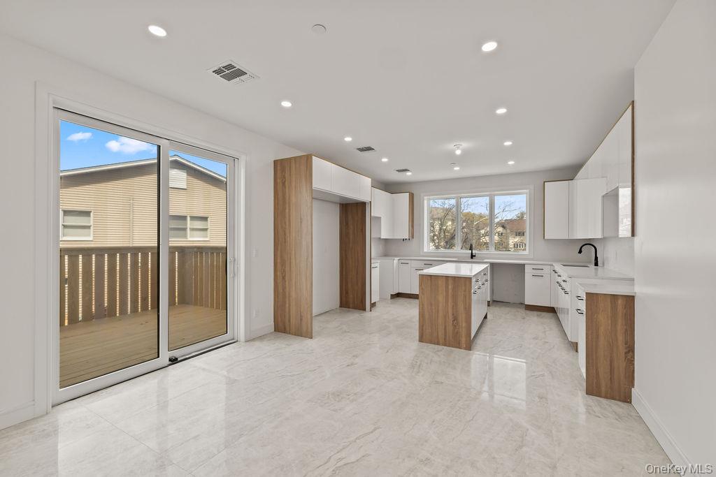 15 Warren Court 201