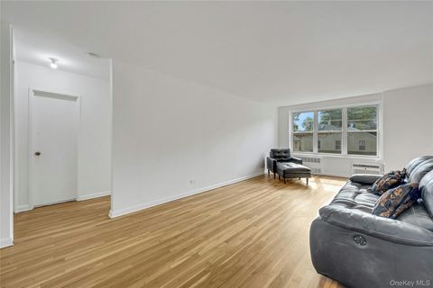 Photo of 5730 Mosholu Avenue #5F, Bronx, NY 10471 (MLS # 920393)