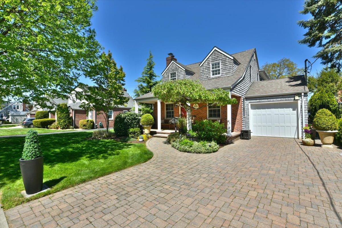 1515 Lowell Avenue, New Hyde Park, New York image 3