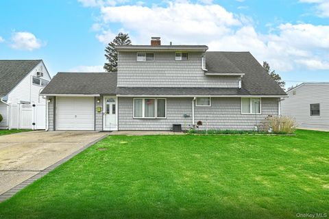 24 Cloister Lane Hicksville NY 11801