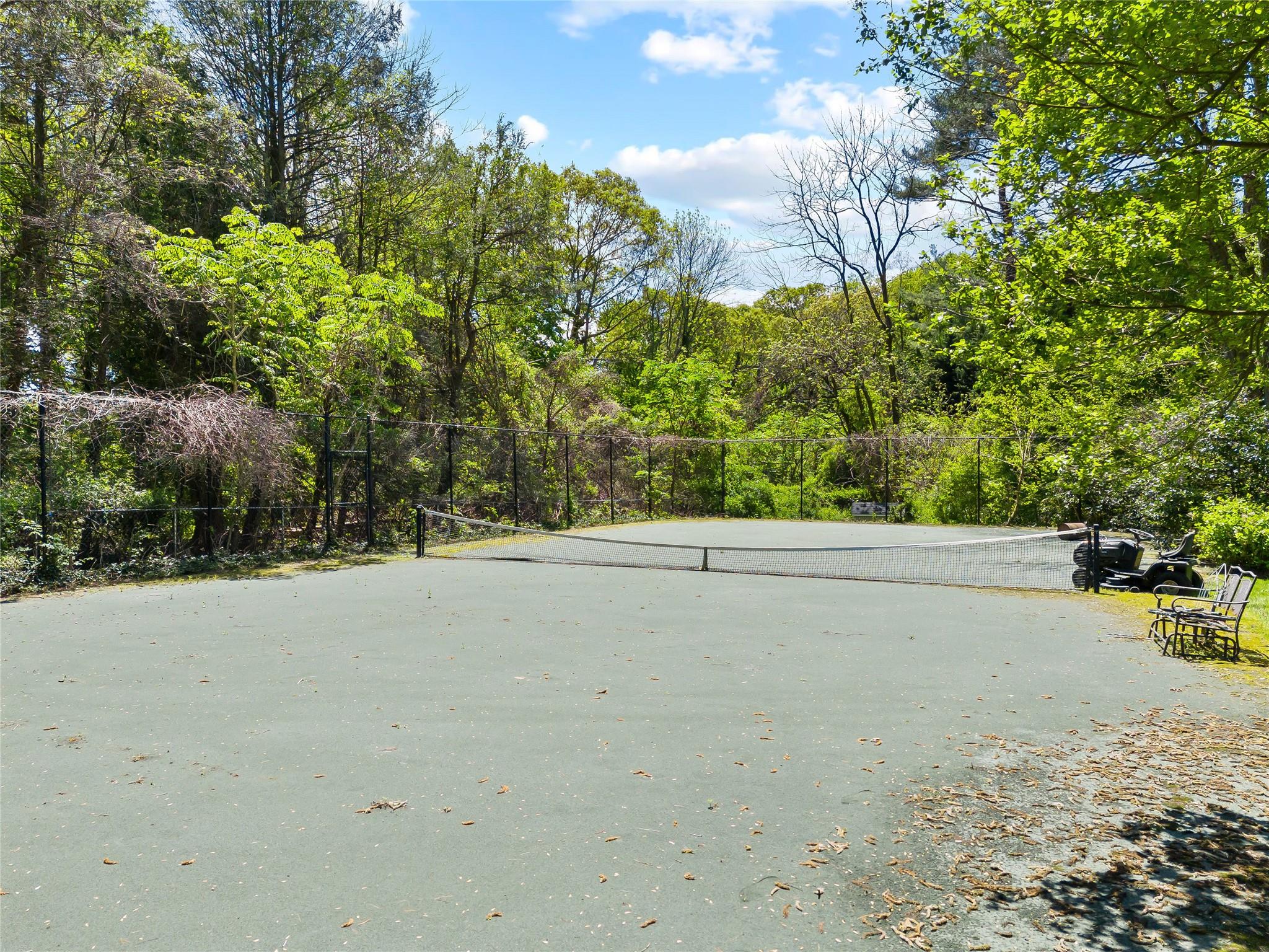47 Valley Road, Old Westbury, New York image 37