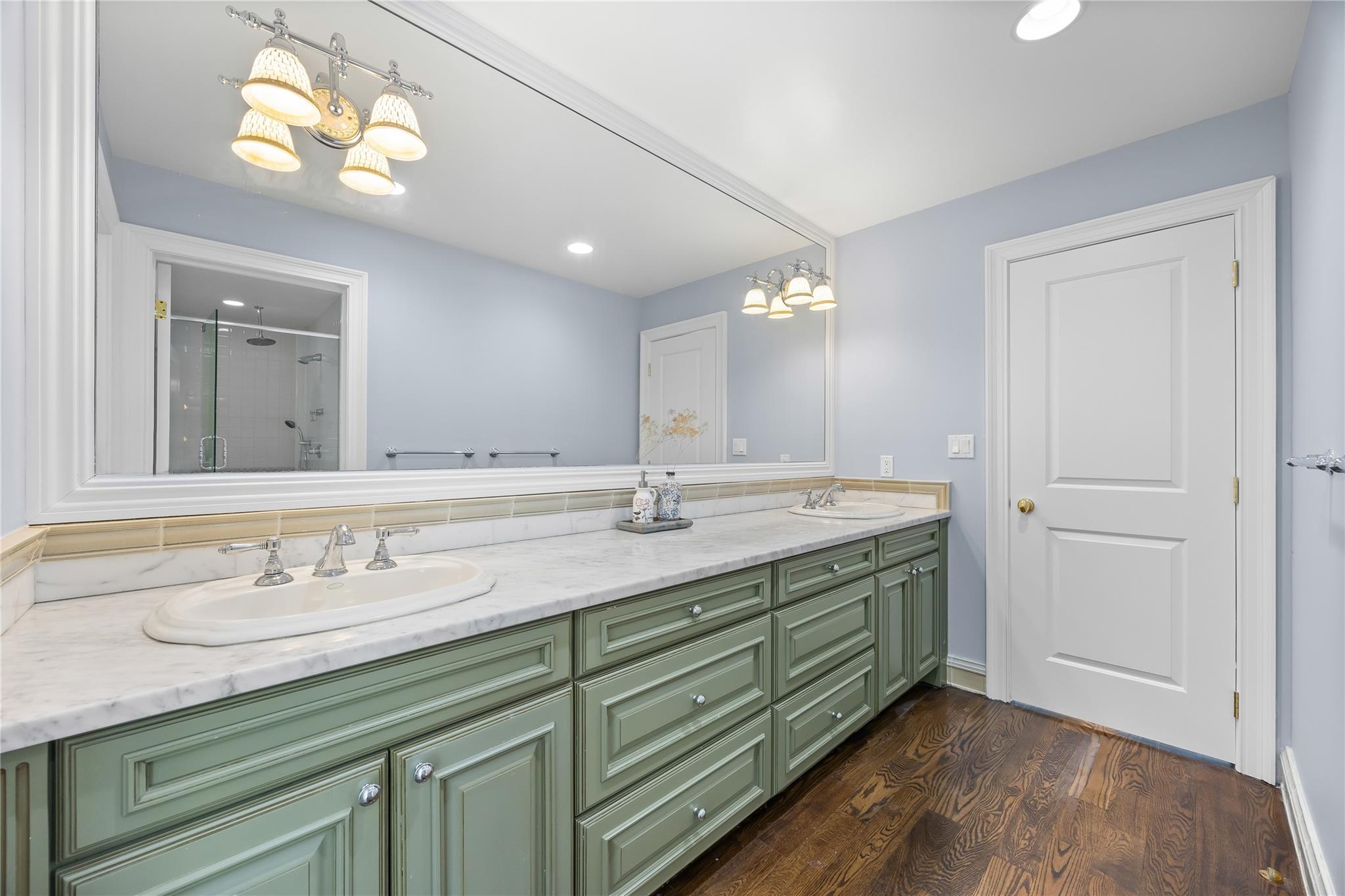 47 Valley Road, Old Westbury, New York image 20