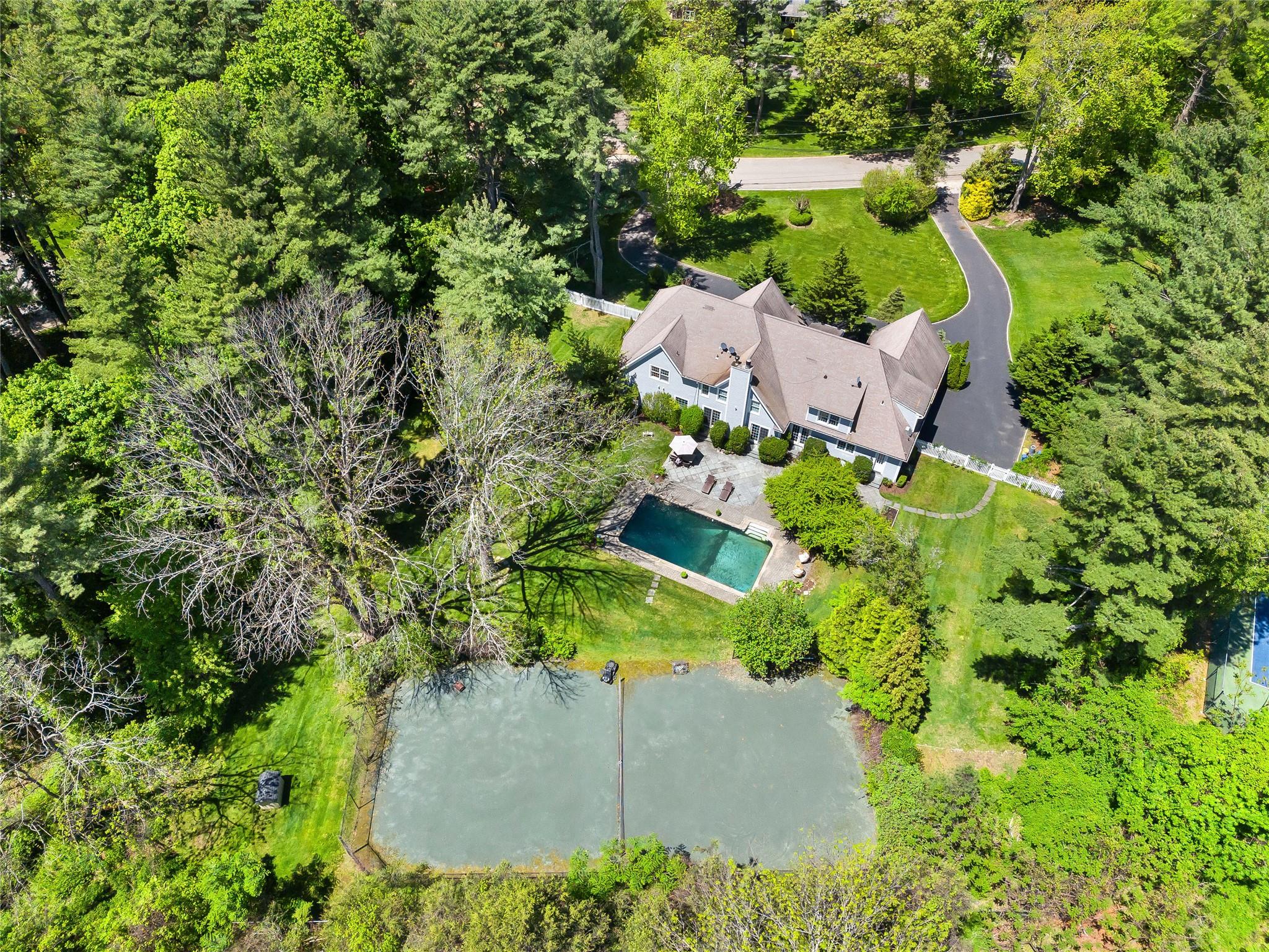 47 Valley Road, Old Westbury, New York image 39