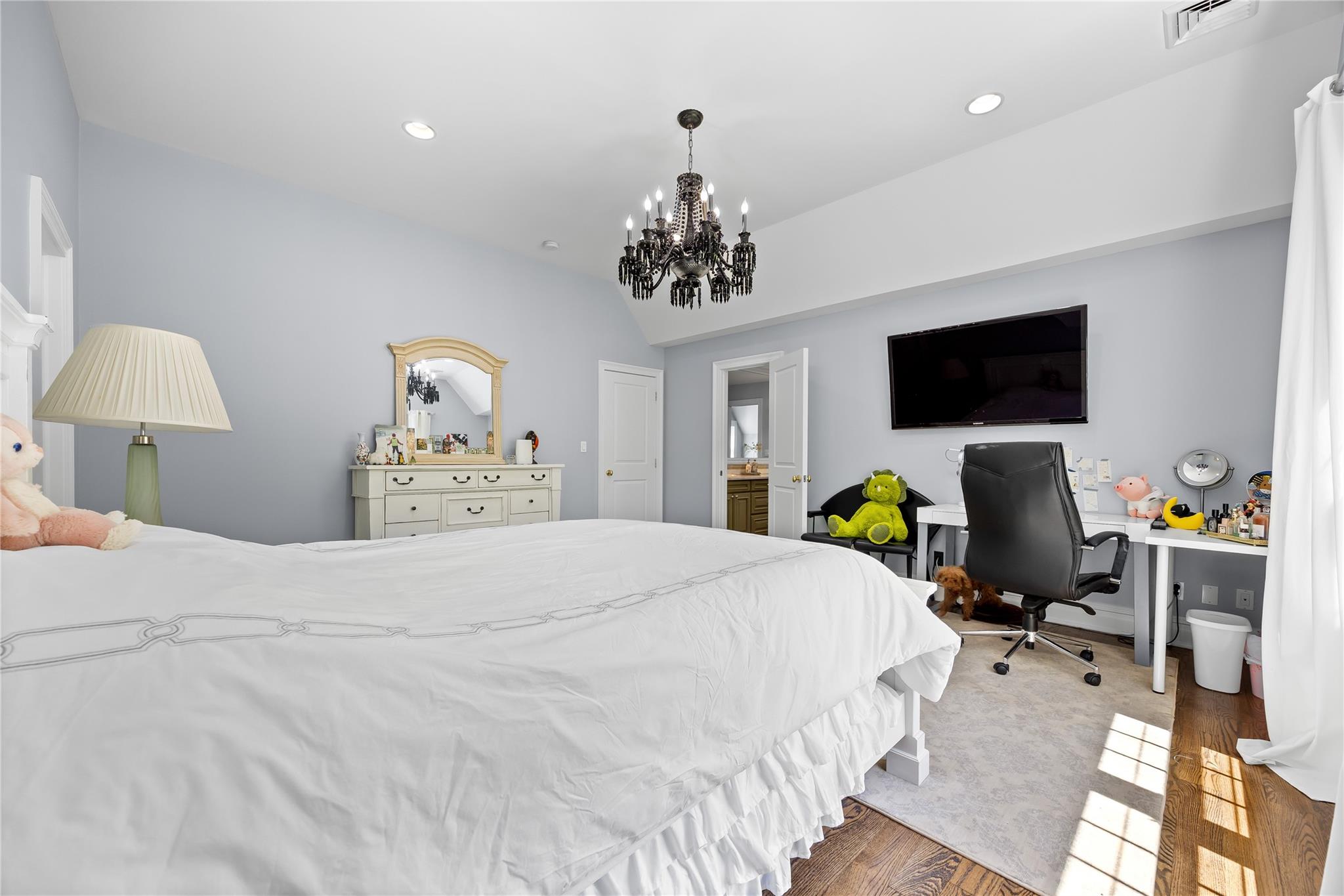 47 Valley Road, Old Westbury, New York image 28