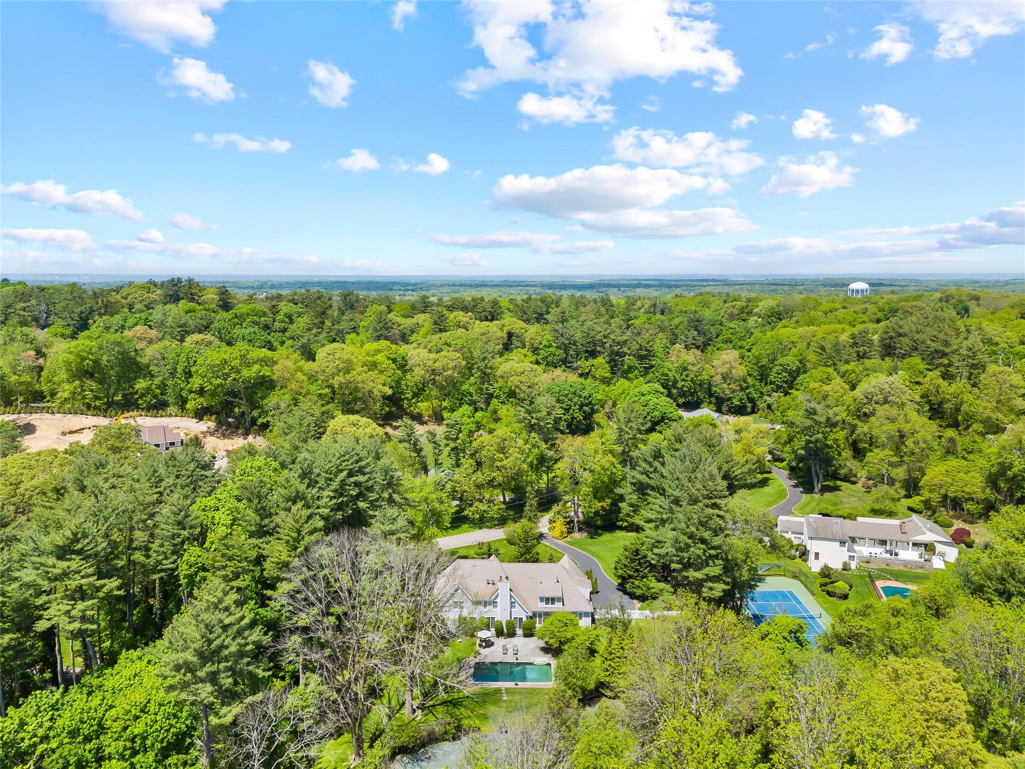 47 Valley Road, Old Westbury, New York image 38