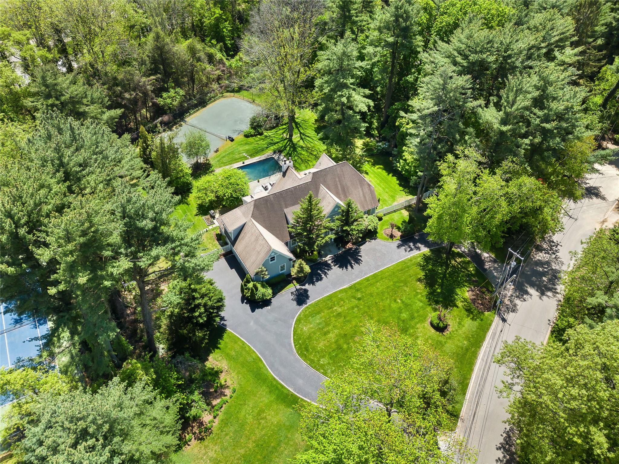 47 Valley Road, Old Westbury, New York image 41