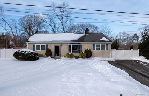 Homes For Sale - 19 Larch Road<br/> Rocky Point, NY 11778