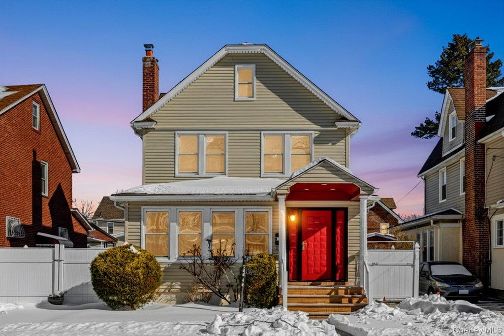 Photo of 10973 200th Street, Saint Albans, NY 11412 (MLS # 967537)